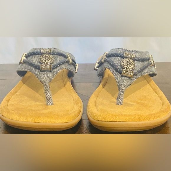 Minnetonka Silverthorne Thong Sandals Slip On Leather Jeweled Padded Foot Blue 7 - Picture 2 of 11